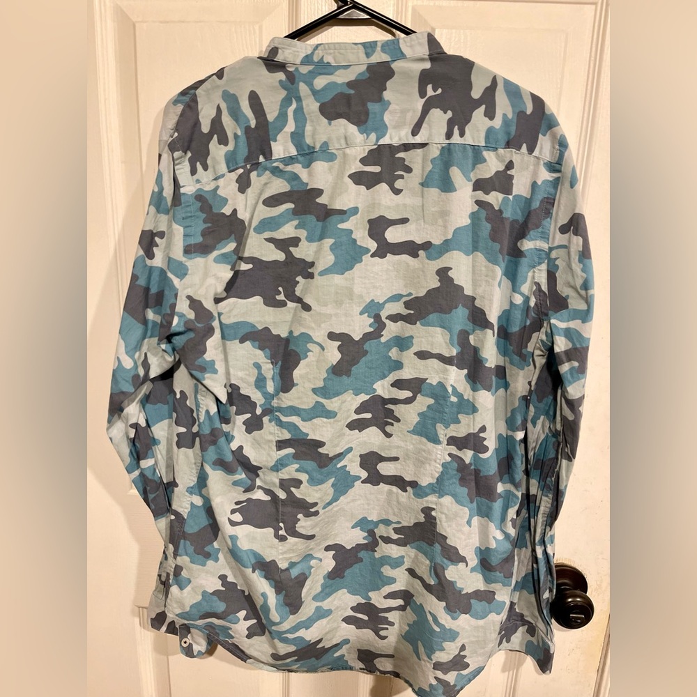 Button-Up Shirts - Picture 2 of 4